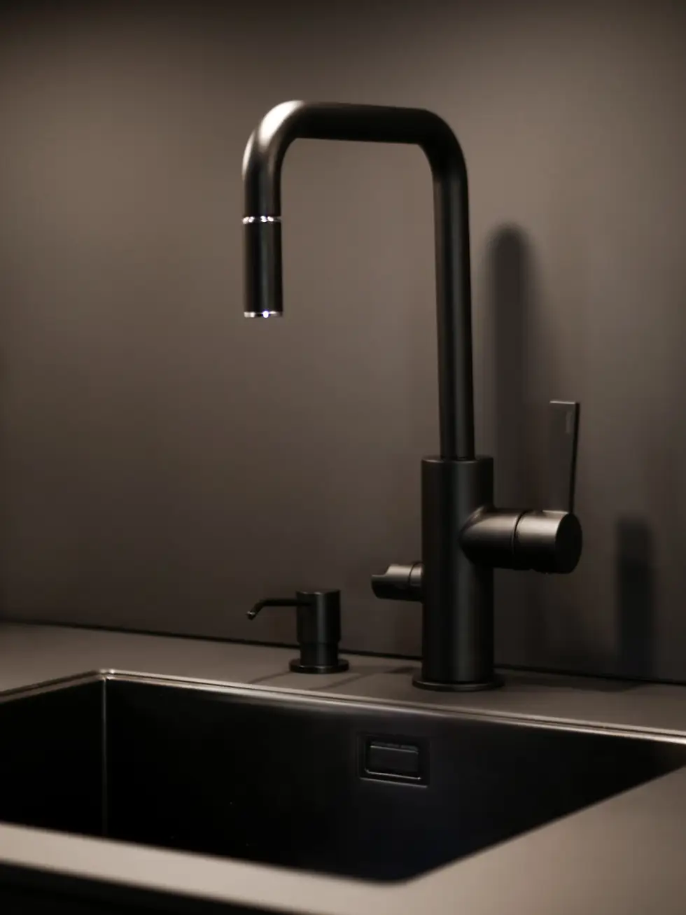 LG Coll Tapwell ARM887 Mattsvart