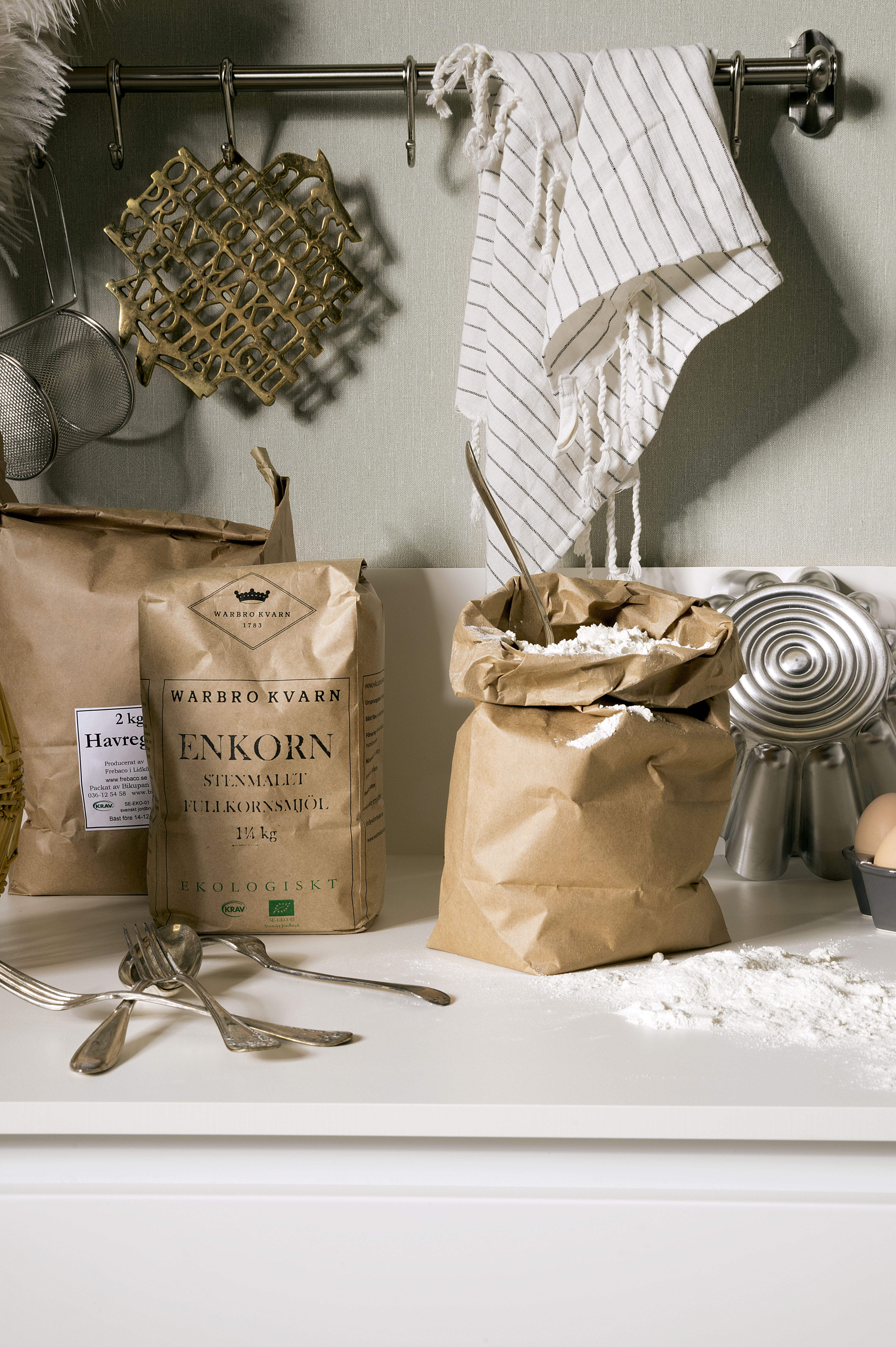 0085L Vit Kompaktlaminat